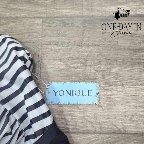 Yonique Plus Size Twist Front One Piece Swimsuit Size 28W - Picture 4 of 7